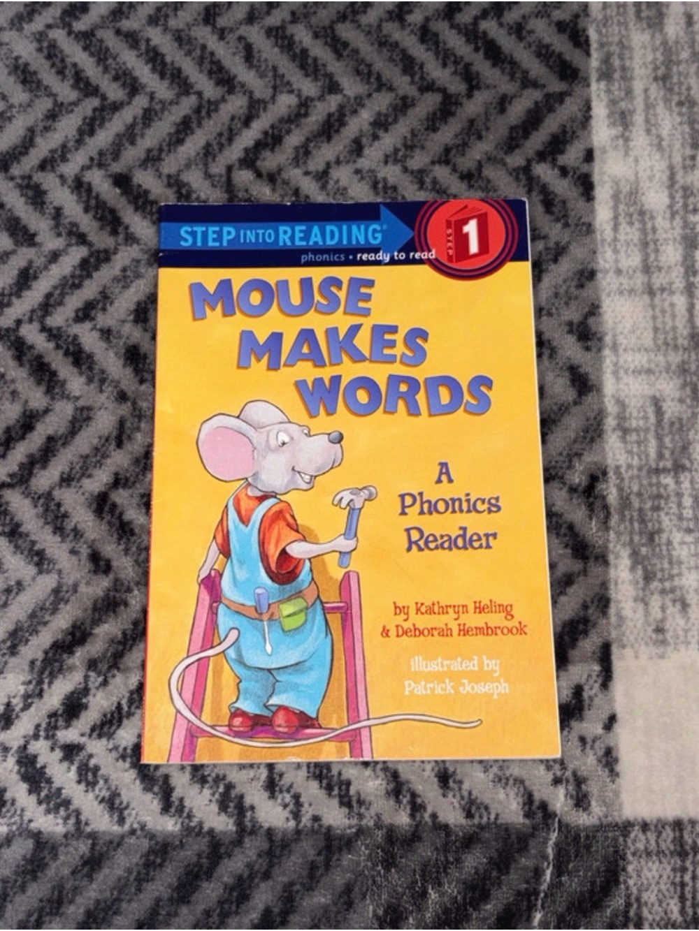 Mouse Makes Words — Yellow Phonics Reader for Kids